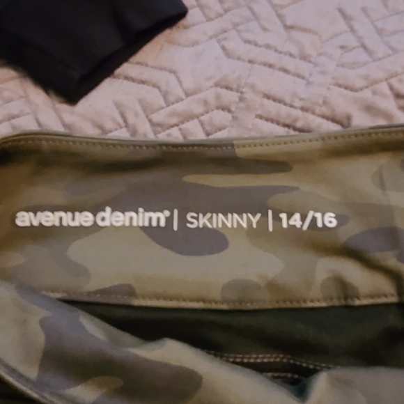 Avenue Skinny cammo jeggings size 16 new without tags. - Picture 4 of 6